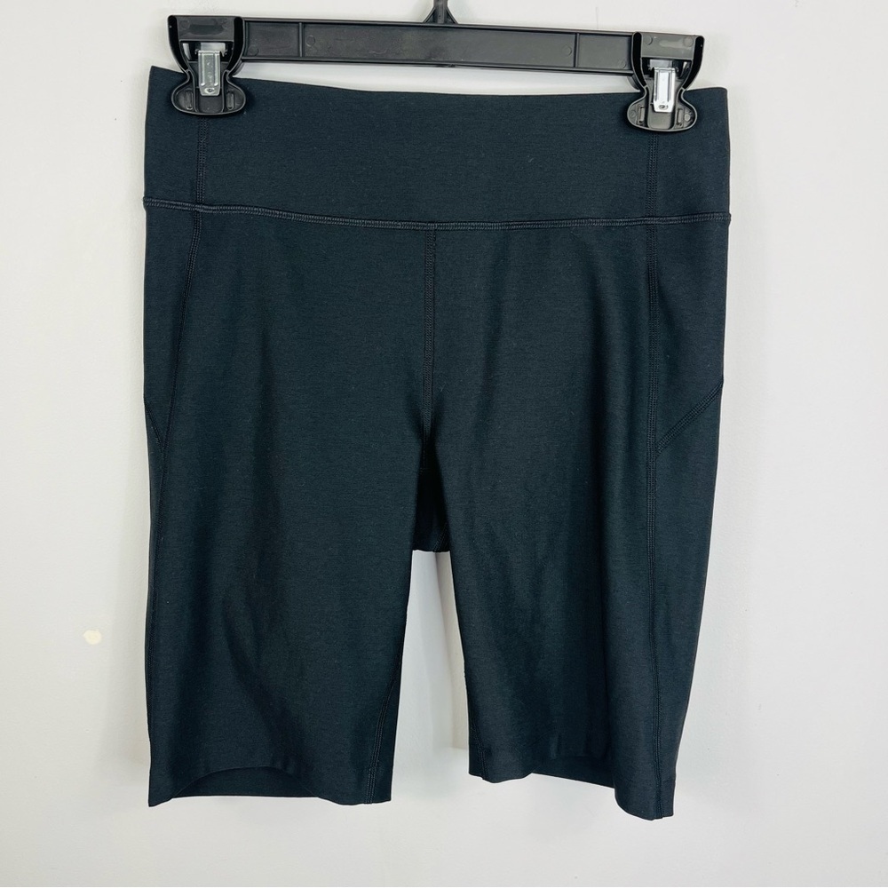 Outdoor Voices Size Medium Black Biker Shorts JJ10
